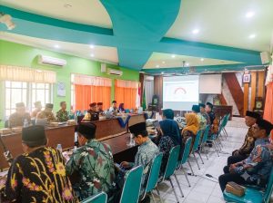 Perkuat Akuntabilitas, Kepala MIN 2 Pasuruan Ikuti Paparan Capaian Kinerja Kementerian Agama Kabupaten Pasuruan